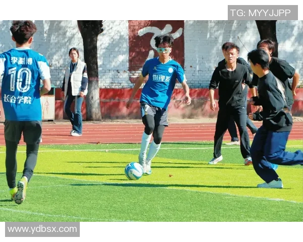 当乐足球带你领略激情四溢的绿茵场景与精彩赛事瞬间